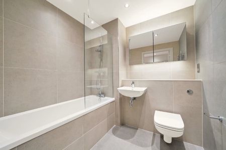 The Oakgate, KT22 7RZ, Surrey - Photo 5