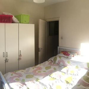 Wandsworth , SW18 (Flat) - Photo 2