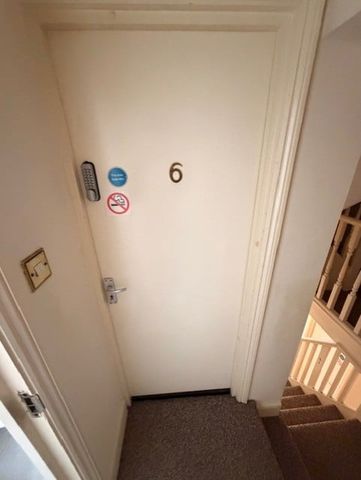 Room in a Shared House, Loxford Lane, IG1 - Photo 2