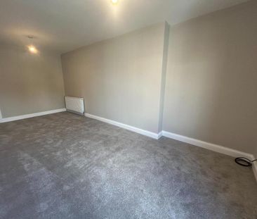3 bedroom apartment to rent - Photo 4