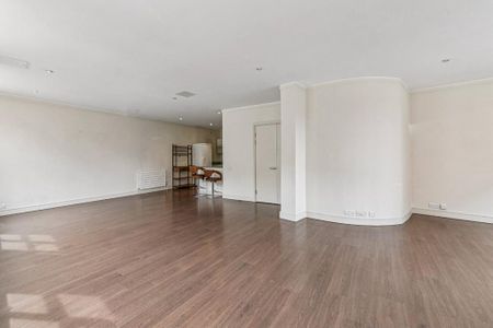 3 bedroom flat to rent - Photo 2