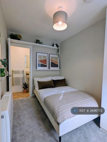 1 bedroom in a house share to rent - Photo 2