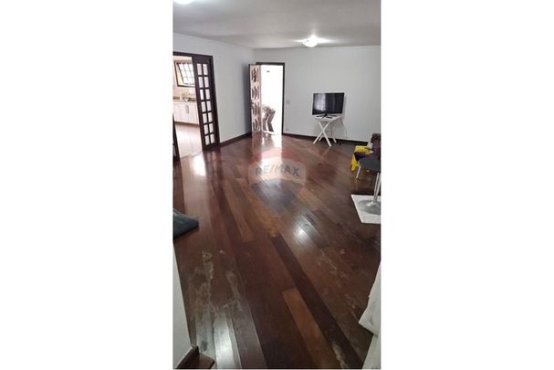 Imóvel versátil, com potencial tanto residencial quanto comercial. - Foto 1