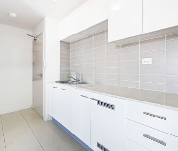 Rent Includes Water, Gas and Electricity - Photo 2