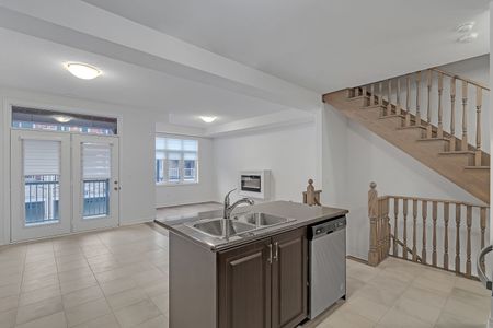 For Lease - 481 Manhattan Common, Oakville, Ontario - Photo 3