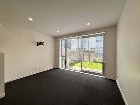 3 Bedroom Townhouse in Petone - Photo 2