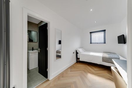 1 bedroom in a house share to rent - Photo 4