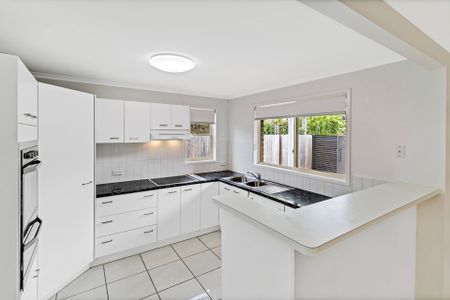 Spacious&comma; Well-Maintained Duplex Just Moments from the Water - Photo 5
