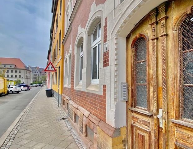 Zentraler gehtÂ´s nicht! 3-Raum-Wohnung mit Kamin- und Badeofen plus Balkon im 3. OG - Photo 1