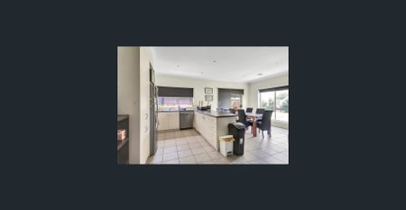 4 bedroom fully furnished house - Photo 3