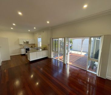 2 bed 1 bath 1 car garage High Ceilings New Tranquil deck surrounde... - Photo 1