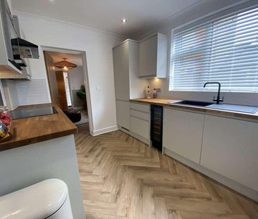 Stylish Bedroom Apartment, LN1 - Photo 1
