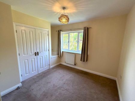 4 bedroom detached house to rent - Photo 2