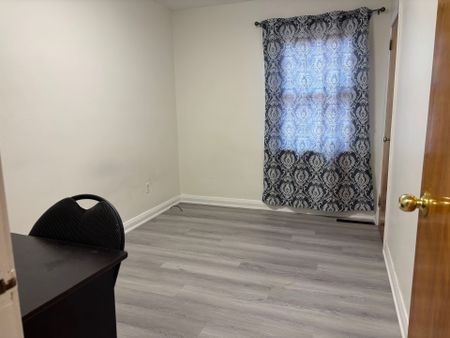 For Lease - 94 Taunton Road Unit# Upper, Oshawa, Ontario - Photo 4