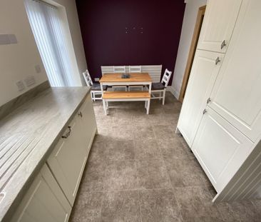 3 bedroom semi-detached house to rent - Photo 6