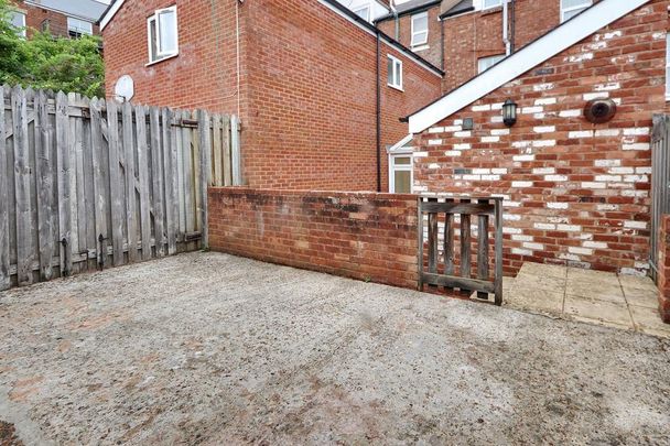 6 bedroom terraced house to rent - Photo 1