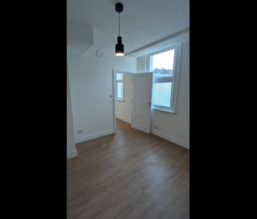 2 Bed Flat, Harpenden Road, SE27 - Photo 4