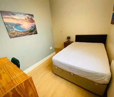 Wolseley Street, Room 6, BT71LG, Belfast - Photo 1