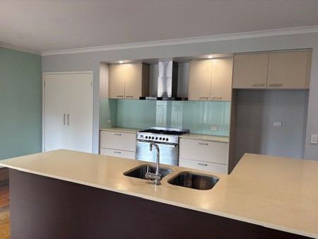 Modern Coastal Living in the Heart of Torquay! - Photo 5