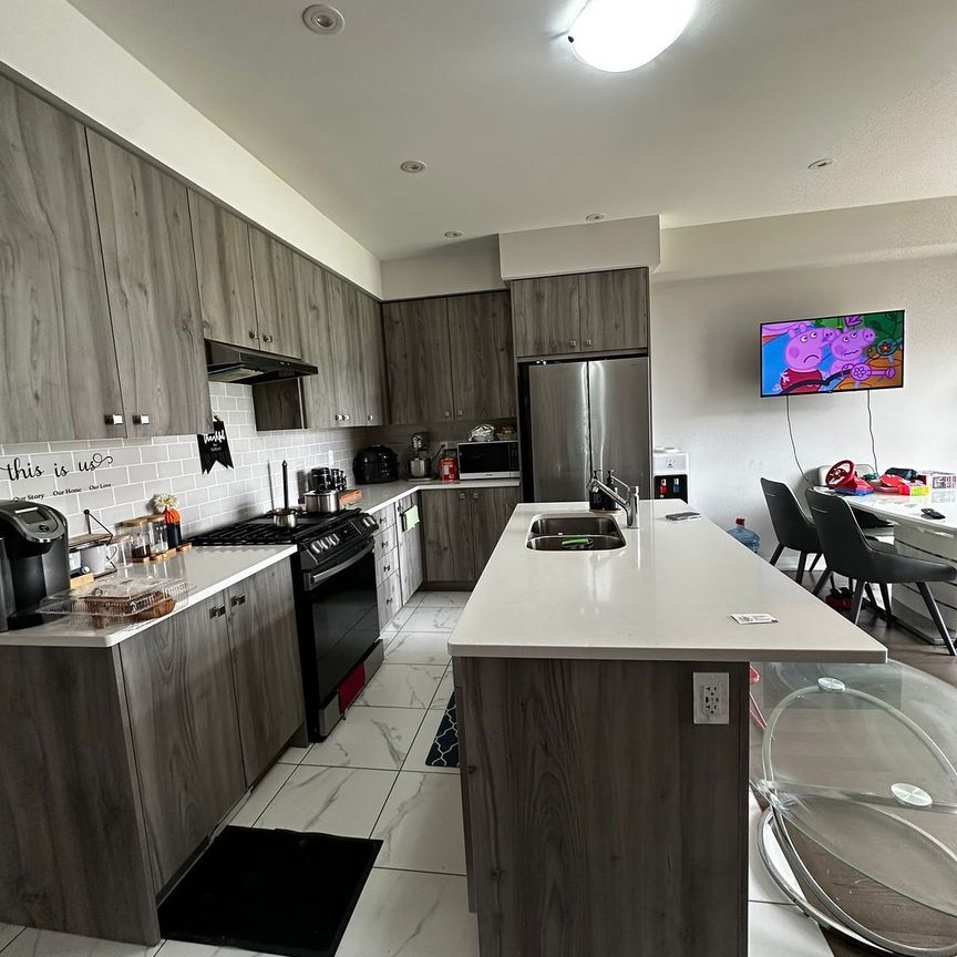 For Lease - 110 yale Drive, Hamilton, Ontario - Photo 1