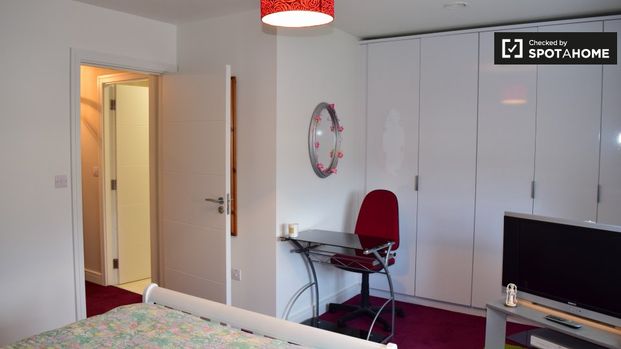 Room to rent in 4-bedroom house in Balgriffin, Dublin - Photo 1