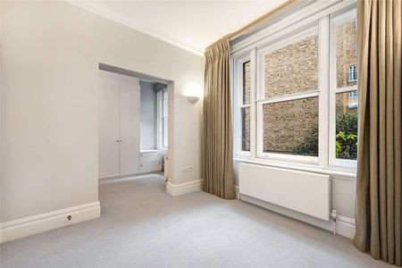 A recently refurbished first floor flat (with lift) in this period block on Sloane Square. - Photo 3