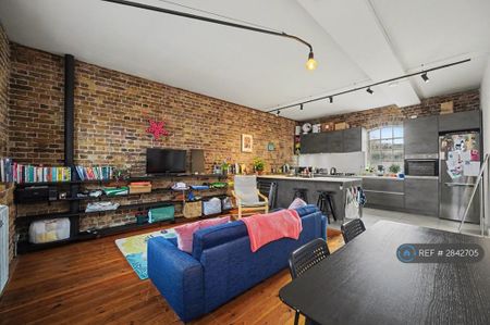 3 bedroom flat to rent - Photo 2