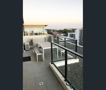 Stunning Large 1 Bedroom Apartment - Photo 6