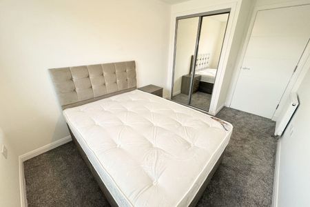 2 Bed, Flat - Photo 5