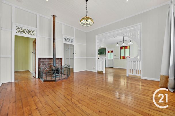 Period Charm and Modern-Day Comfort - Photo 1
