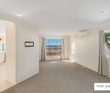 EXPANSIVE FAMILY HOME - Photo 5