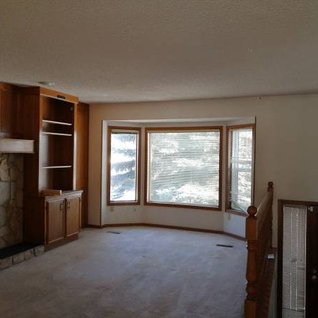 Three bedrooms and two washrooms for renting - Photo 4