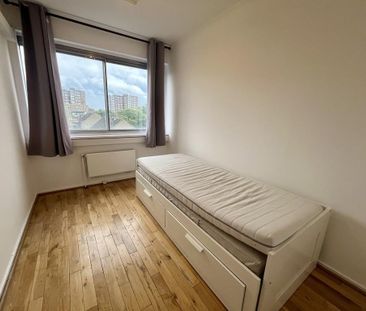 3 bedroom flat to rent - Photo 2