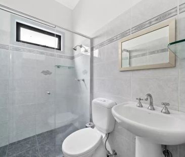 Refreshed peaceful retreat home - Photo 3