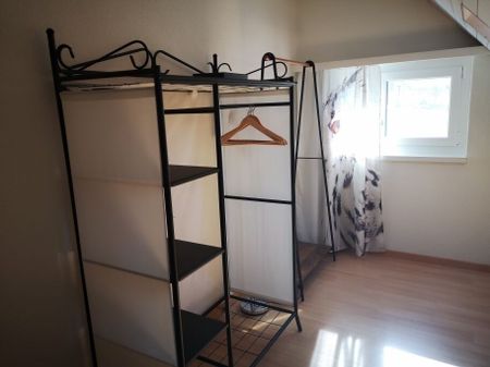 APPARTEMENT 21/2 PIÈCES MANSARDÉ À NETSTAL (GL), MEUBLÉ, TEMPORAIRE - Photo 4