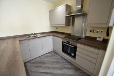 2 bedroom Flat in Woodsley Road, Leeds - Photo 5