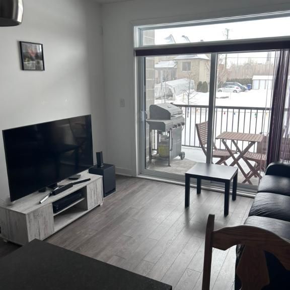 Superbe grand 3 1/2 Style Condo (Disponible immédiatement) - Photo 1