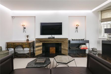 A one bedroom apartment of approximately 675 square feet. - Photo 4