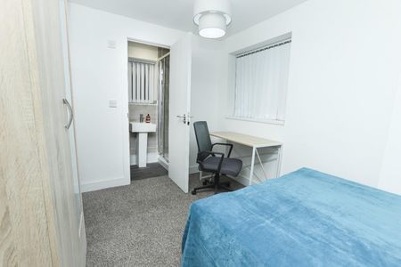 5 bedroom House To Let Total Size: 1174 SQ FT - Photo 5