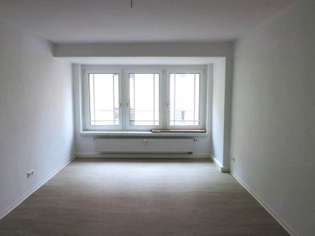 Schöne 4-Zi.-Wohnung mit Balkon im Zentrum! - Photo 4