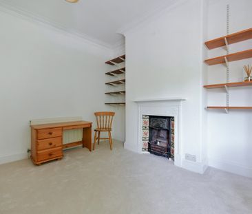 Chiswick Common Road, W4, London - Photo 2