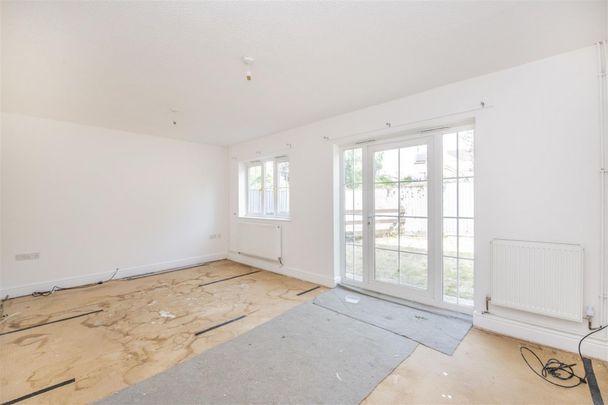 3 bed House - Detached To Let - Photo 1