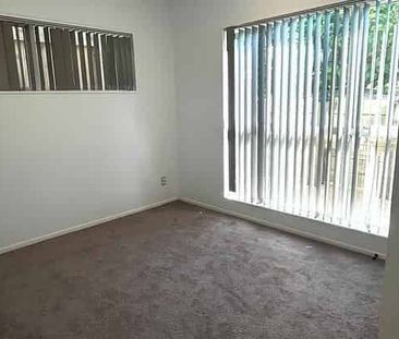 Cosy 2BR Flat with Deck! - Photo 1