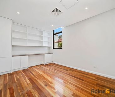 Luxury 5 Bedroom Duplex in Prime Eastwood Location - Photo 4