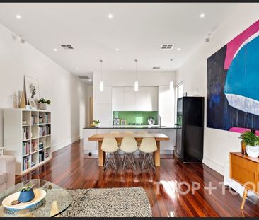 Spacious Villa in the Heart of Mile End! - Photo 1