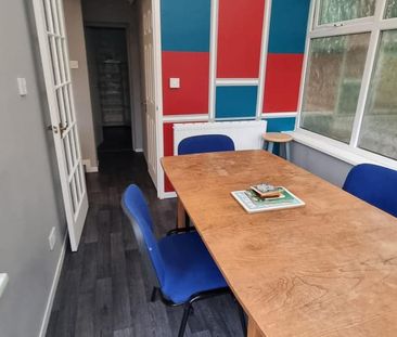 5 bedroom semi-detached house to rent - Photo 4