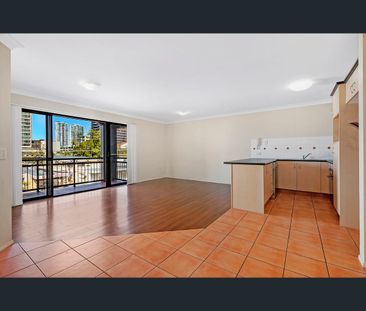 19/5 Railway Street, Southport, Qld 4215 - Photo 6