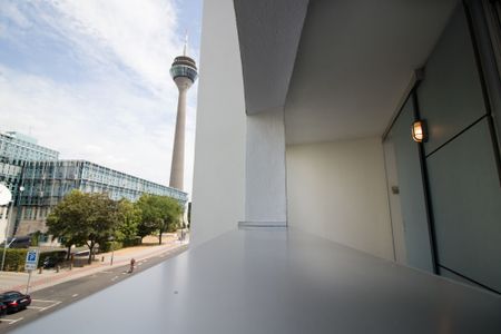 *****MÖBLIERTE DESIGNER-WOHNUNG IM MEDIENHAFEN***** Blick auf die Gehry Bauten! - Foto 3