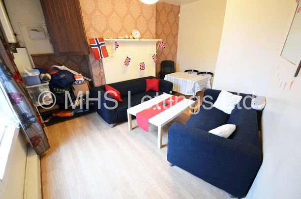 4 Bedroom End Terraced House for rent in Delph Lane - Photo 1