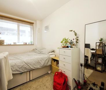 3 bedroom flat to rent - Photo 6